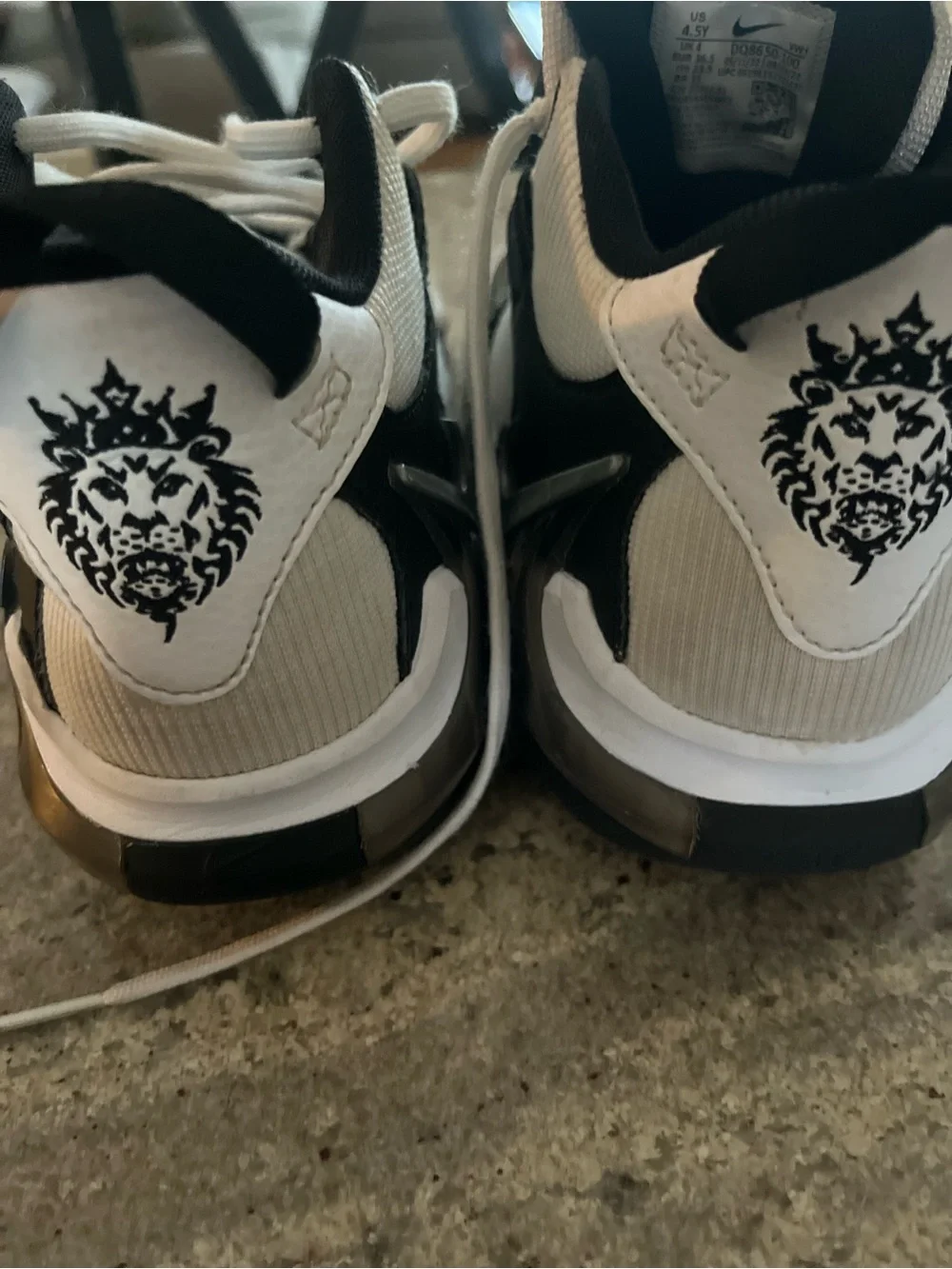 Nike LeBron Witness 7 basketball 4.5Y